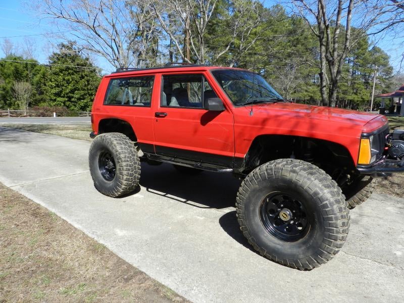 Мосты чероки купить. Jeep Cherokee XJ 2000 красный. Jeep Cherokee XJ 2 Door. Jeep Cherokee XJ оранжевый. Jeep Cherokee 1992 на больших колесах.